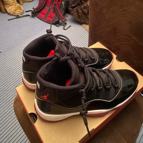 Jordan bred 11 gently used - Picture 1 of 8